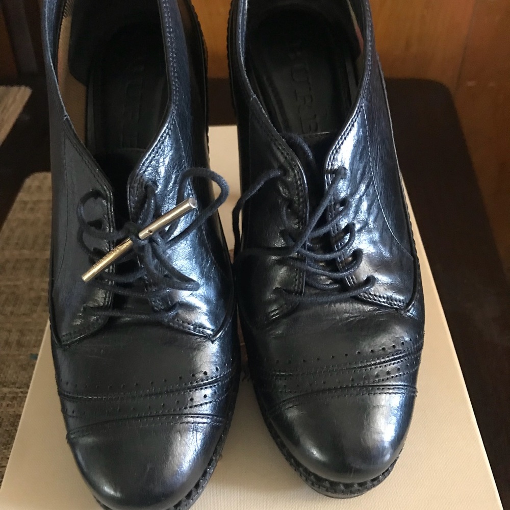 Burberry Black leather booties